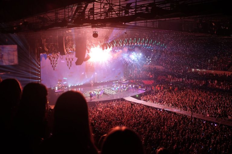 Celebrating with Fans: Taylor Swift’s ‘Eras Tour’ Heading to Streaming Platforms