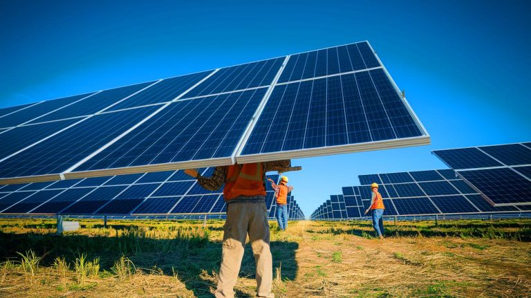 “American Solar Revolution”: U.S. Companies Launch First Solar Panel Production Capable of Powering 173,000 Homes Annually, Sparking Energy Independence
