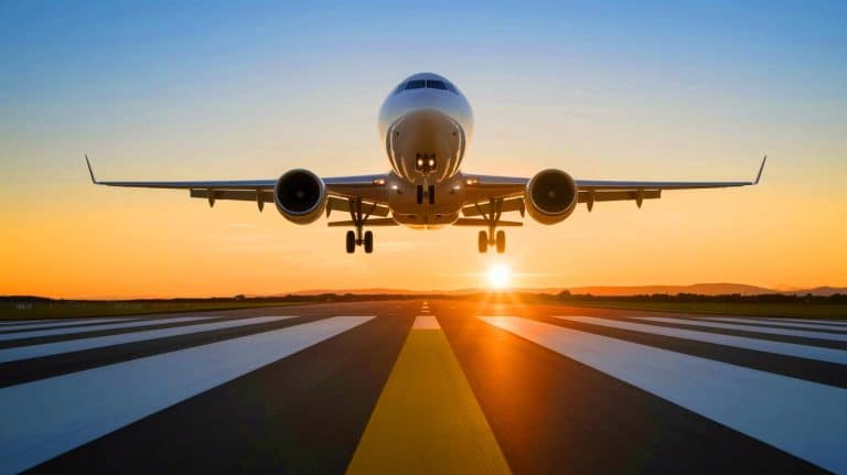 “Autopilot Redefined Forever”: advanced aircraft now takes full control and lands safely when pilots become unresponsive, setting a new aviation safety standard