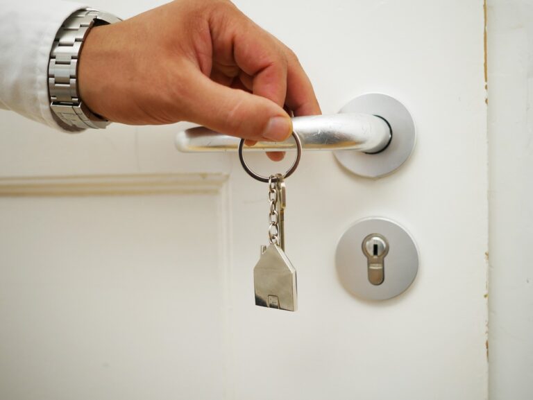 “Renters Accuse Landlords Of Greed”: This New Policy Threatens $5 Billion Vacation Rental Market