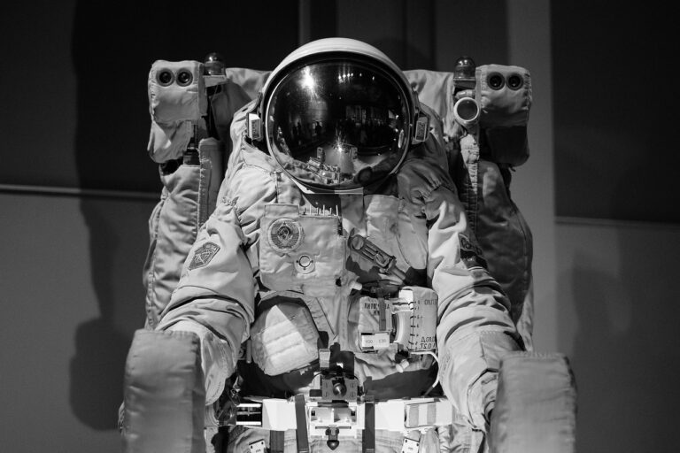 “Unbelievable Sci-Fi Suits”: These Space Outfits Are Already Transforming Astronauts (And It’s Just the Beginning)